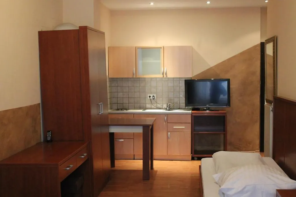 Hotel Atlas Residence Munich 3*,