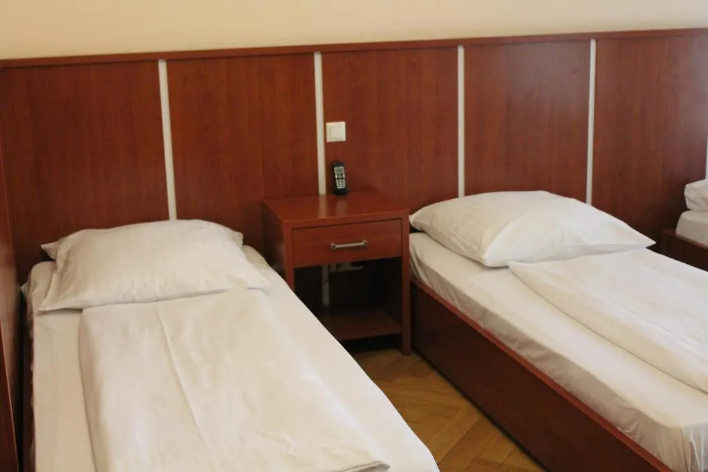 Hotel Atlas Residence Munich 3*,